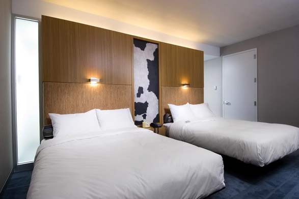 A guest room at the Aloft Philadelphia Airport Hotel